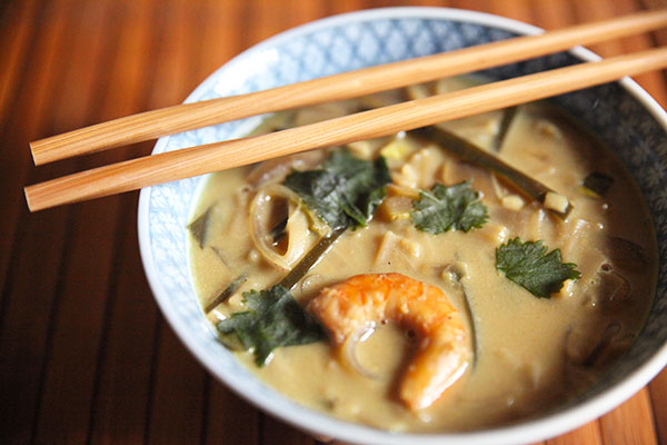 Soupe de crevettes au curry vert