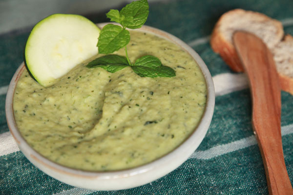 Tartinade de courgette à la menthe et au curry