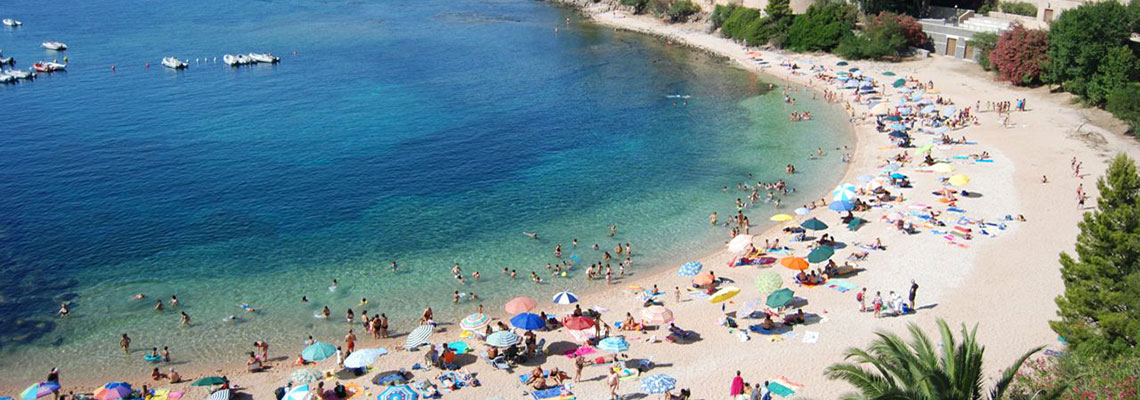 Peur pour la santé ou harcèlement de plage : le topless perd toujours du terrain