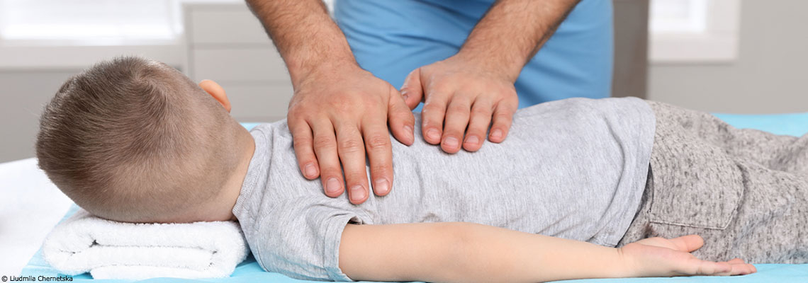 Chez l’enfant et l’adolescent, le mal de dos est aussi un problème de santé publique