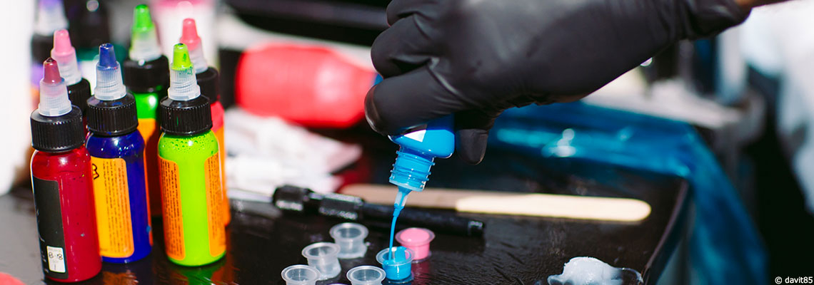 Tatouage et allergies : de nombreuses encres contiennent des ingrédients non indiqués sur l’étiquette