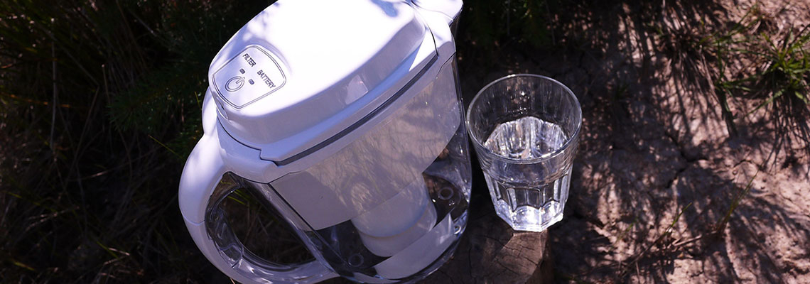 Filtres, charbon… Quelles sont les bonnes (et moins bonnes) solutions pour boire de l’eau sans PFAS ni pesticides ?